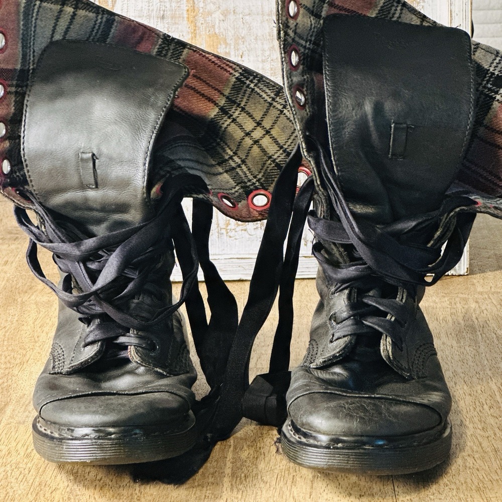 Doc Marten Triumph 1914 Fold Over Plaid Black Leather Boots Size 8 DISCONTINUED